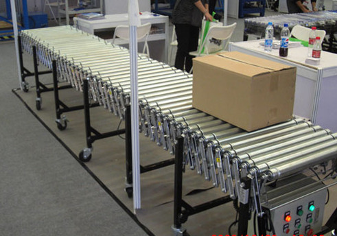 伸縮輥筒輸送機(jī)運(yùn)行圖，www.hpzyl.com